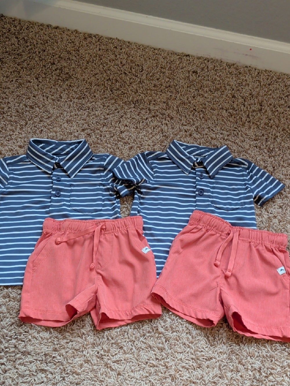 Tommy Bahama 2 Piece Short Set